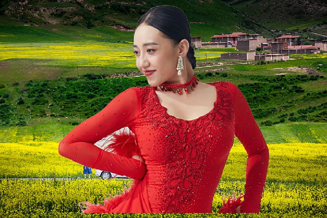 云月白……的助理,站在工作室门口,打量内部的布局、环境,心里也有几分感慨。