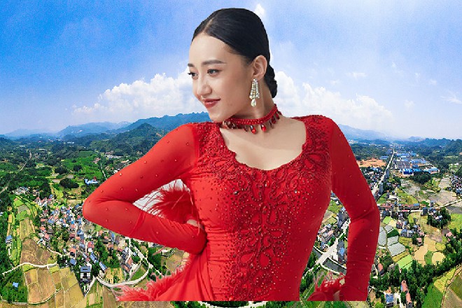 “华鼎奖晚会。唐冬青神秘道:“那个时候,我老板在宴会上,恭候你的光临。