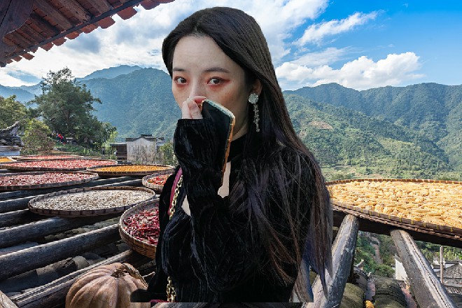 群鱼涌动,荡起了水纹。绝对舞力走过来坐下,“今天不工作了吗,有这闲情逸志喂鱼。