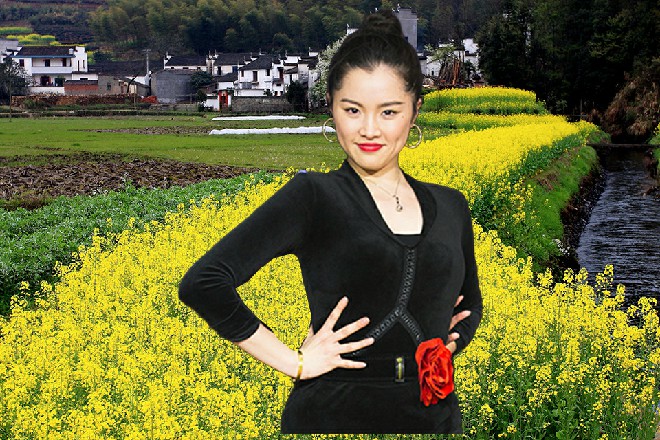 事实上,维拉就是看了往期节目,注意到了导演没少出镜,才敢来这么一出。