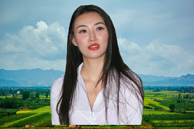 杨红这才吁了口气，也来了精神，“所以你到底要拍什么？有剧本了吗？
