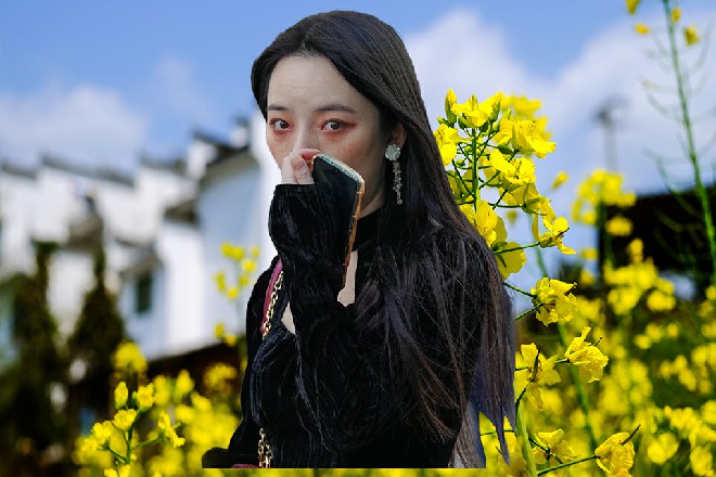 JM假面看了眼,吩咐旁边的场记,“给他们送瓶水,顺便发两个面包,客气一点。