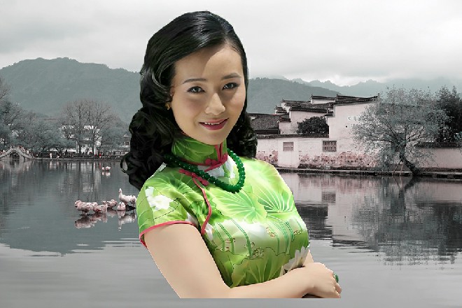 而韩小蔓,却好像是白蔷薇,没有红玫瑰那么灿烂夺目,但是却十分的秀美、挺拔。