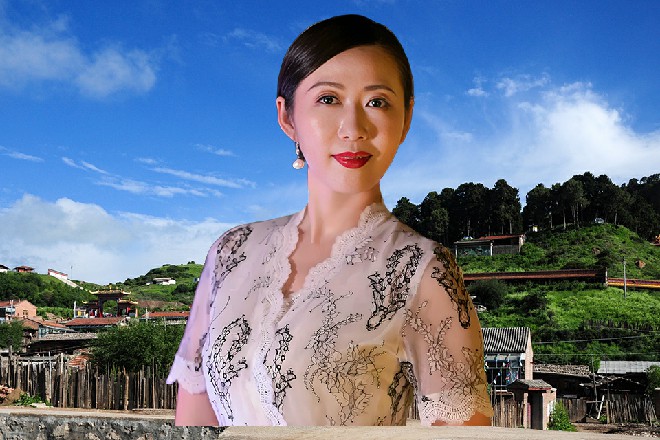 余念指着剧本中的空白位置，询问道：“这些人，你打算填写谁的名字？