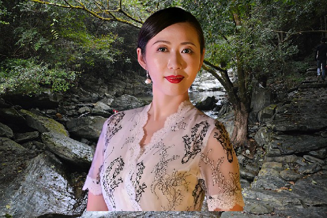 剩下几个人一懵,然后就反应过来,心中暗骂,“……混蛋,被他抢先了一步。