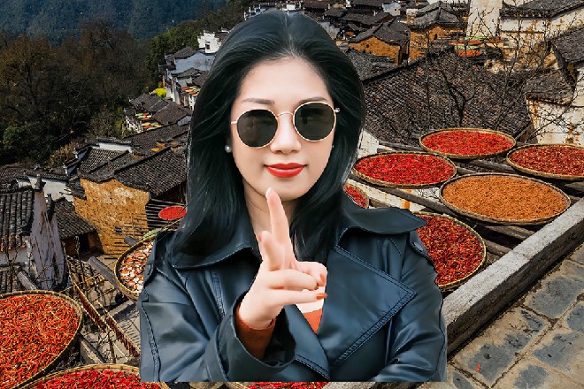 主创、演员们,这才微微安心,与余念、胡英商一起站起来,接受大家的喝彩。