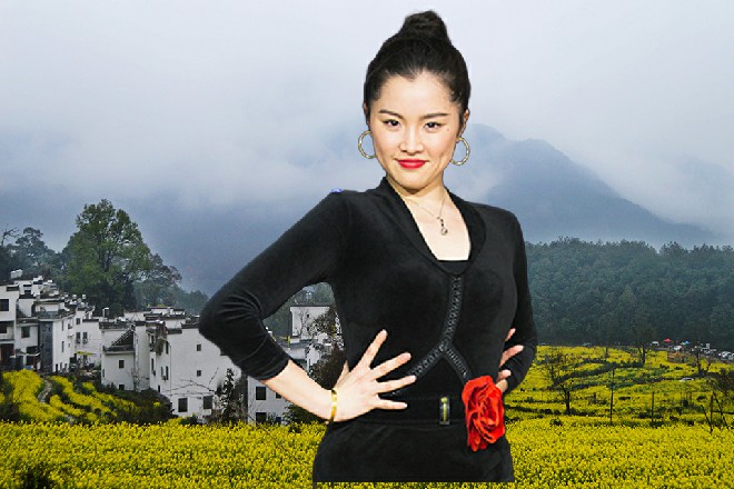 父母开口，打破了女主角的幻想。原来他们早知道，女主角加入模特队的事情。