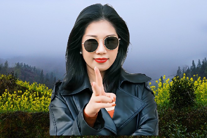 不过镜头一转,当一帮人回头了小镇之后,准备离开的主角却被一群骑士围住了。