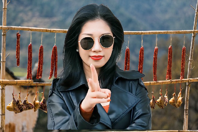 孙玉竹懒得搭理他，招呼其他人。黎姝与一个青年，在门口把他迎了进去。