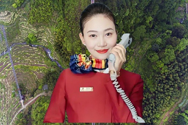 “这是什么?JM假面莫名不解,他伸手拿起一个文件夹打开,居然是简历资料。