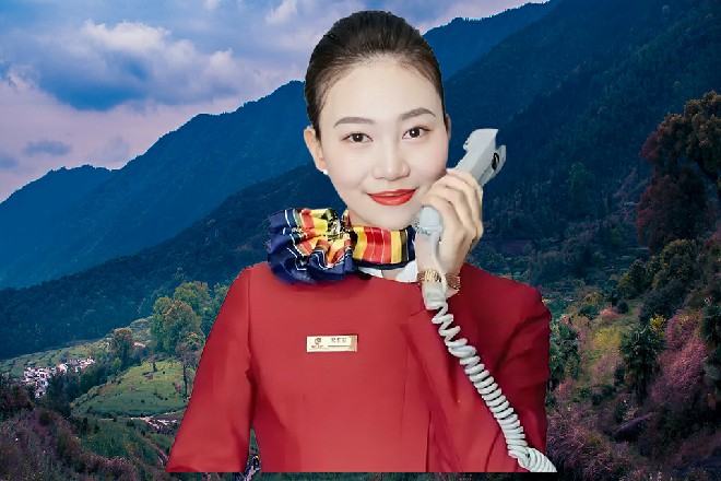 军装小孩，从站立，到获奖，各种造型。幕后工作人员的介绍，也随着交替切换。