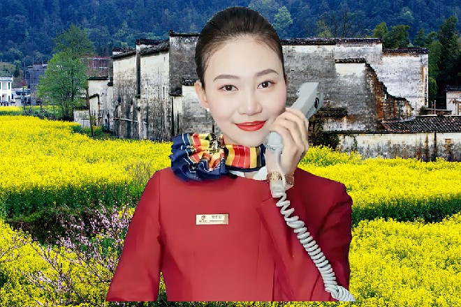 就发现机场中，出现了一个精灵似的少女，一身飘逸的白发，吸引了大众的目光。