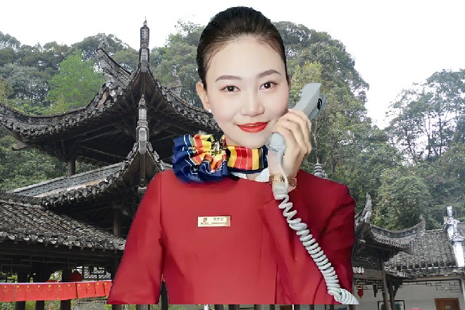不少人冷笑，他们犹如乌鸦与秃鹫，在灰冷的天空徘徊，已经预见两部电影的死亡。