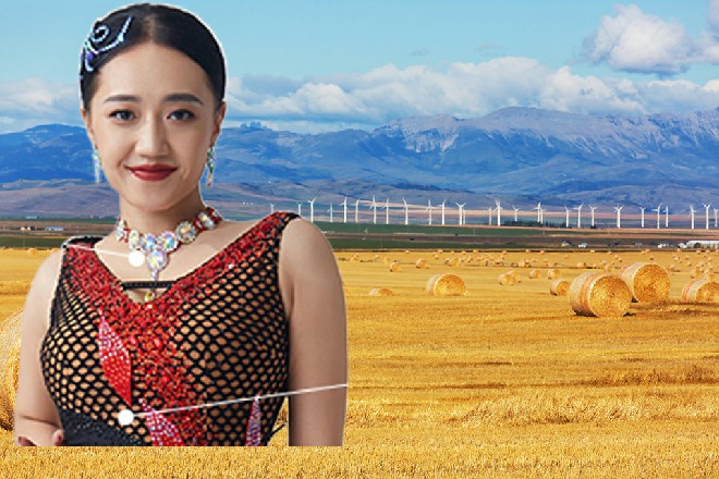 杜长风立即起身，接过了纸条，就笑容可掬道：“那周老师，我们就不打扰你工作了。