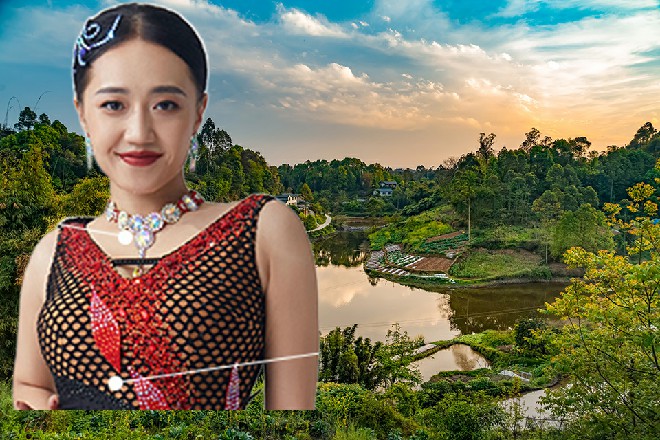 与此同时,旁白画外音,浑厚清晰,连同一个个字幕,一同涌入了他们的眼帘。