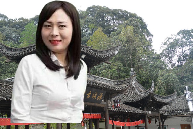 许青柠娇媚笑道:“你拍青藤花的时候,我在旁边跟你说好看,你没听见,不怪我……