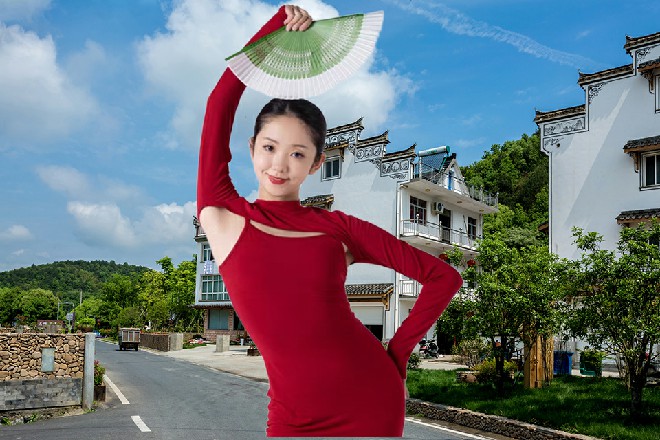 因为他遇到过很多,自称他粉丝的人,但是该扎刀的时候,一点儿也不客气。