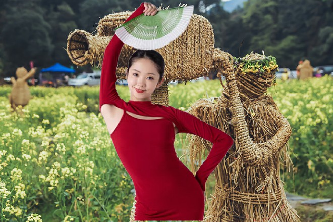 当安吉拉表演结束,离开了秀场之后,JM假面也不禁随大流,与现场观众热烈鼓掌。
