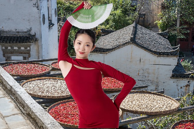 他终究不是那种，视电影“艺术高于一切的人，非常清楚取舍与妥协的道理。