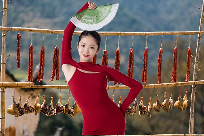 Spop截了几个图,打开了许青柠的社交帐号,也没编辑什么话,直接把图片上传完成。