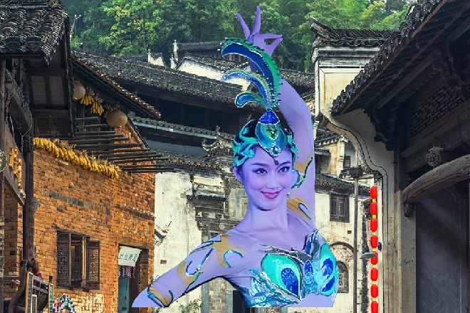 不需要剧组宣传强调,业界许多人都清楚。超体系列的创意,就是来源于JM假面。