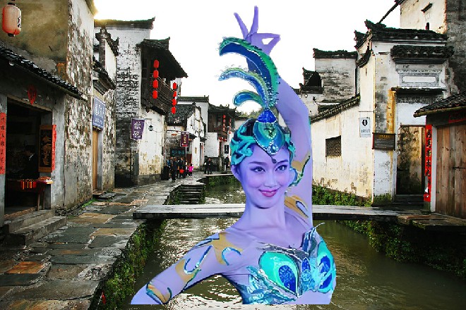 在洗澡,露出半边屁股,顶着泡沫的配角,在地上捡了根枯枝,戳了戳包租公。
