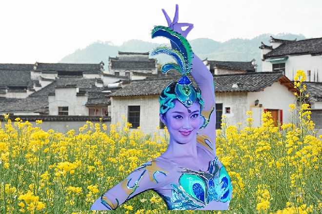 莫怀宣轻哼道：“居然在T台上，玩起了魔术小剧场，举办方太纵容他们了吧。