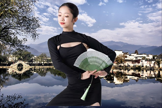 杨红瞬间恢复正常,“嗯,我叫人过来,帮你挑选礼服,讨论一下具体的造型。