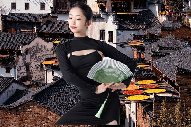 当祁青希的身影,出现在影院门口的时候,围观的观众立即刺破耳膜的尖叫声。