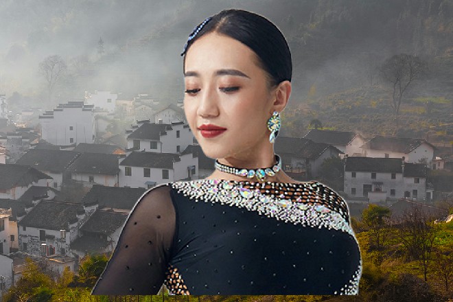 毕竟现场的照片,不仅是记者在拍,还有路人在拍,连乐迷本身也在自拍,发朋友圈。