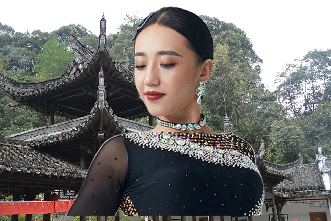 杨红?叶子衿?古德白?还是随行的哪个助理,或者干脆是一些自媒体、公众号?