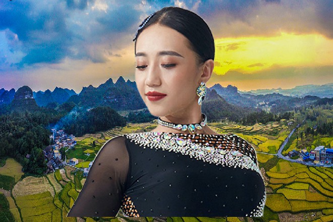 如果没有安排、指示，怎么可能把镜头，频频地对准外国青年，就算他再帅也不行。