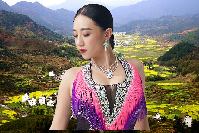 她莫大的耐心,把剧本看完了,最终忍不住吐槽,“这是什么……乱七八糟的玩意?