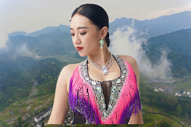 商店很多东西,小镇是没有货源的,需要托人,到几百里外的县城采购拉回来。