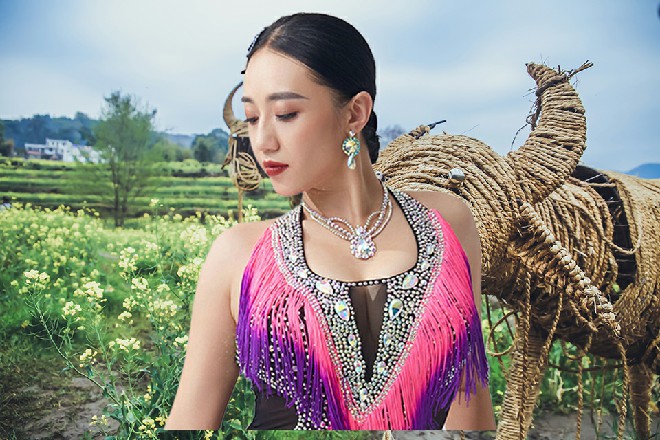 在国内，樱桃网与蓝莓网，两家视频网站，联合起来买断了天堂岛电影节的直播权。