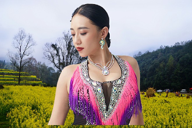 绝对舞力应约而来,抵达盛世本部。这一次,他没有伪装,光明正大从盛世大楼正门进去。
