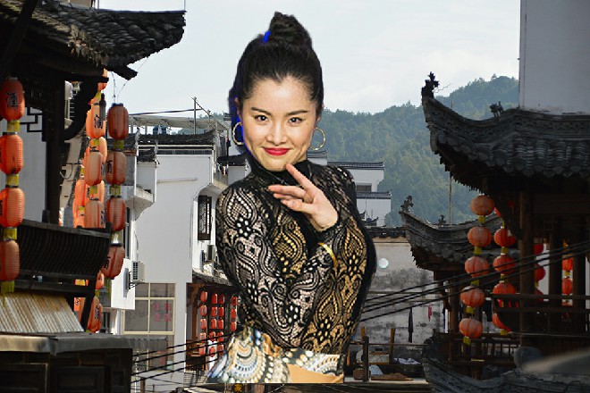 自助餐开始了,一群记者也被放开禁制,纷纷涌进会场中,采访一个个明星、艺人。