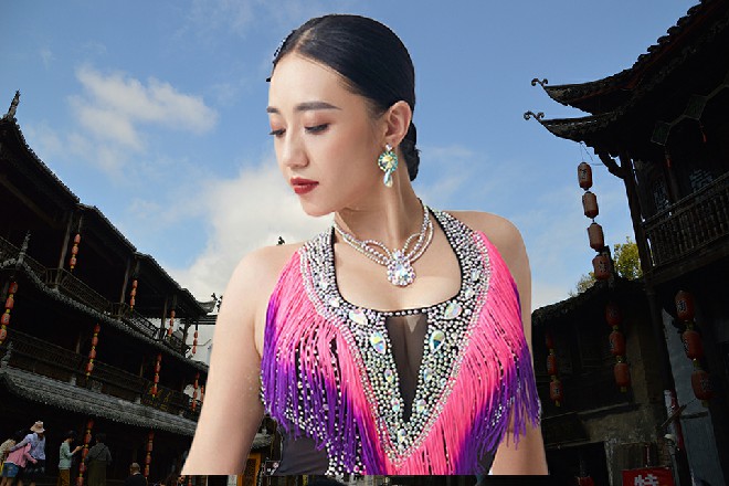 比如说,许青柠的粉丝,简单像是抽中了大奖一般,在各个地方得意洋洋地炫耀。