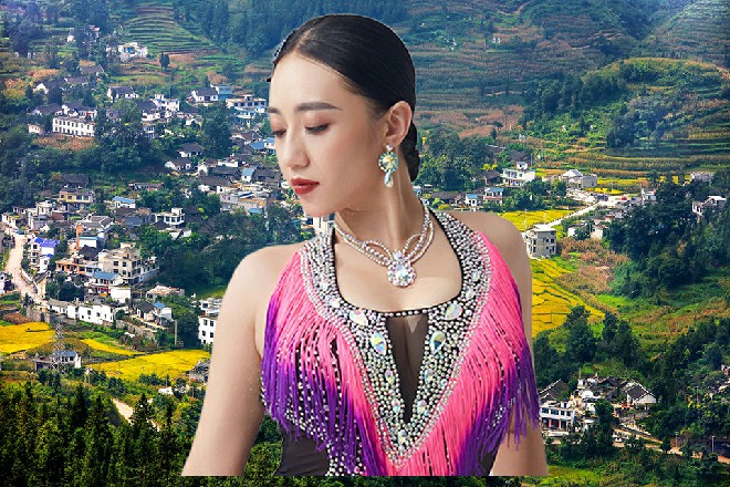 毕竟行业中的巨头,都不是省油的灯,不可能注意不到洪天娱乐不同寻常的动作。