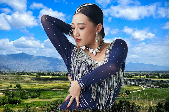 海鲜、海产，原本是被人吃的命运。现在成了精怪，却反过来要吃人，颠倒了乾坤。
