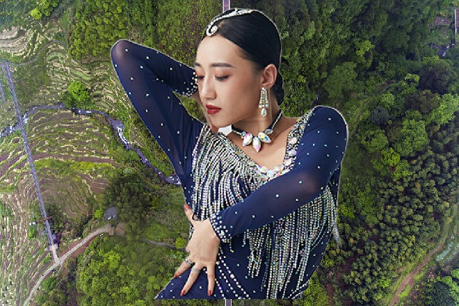 如果不是洛天幕太强势，镇压了一切不服气的声音，估计也没有凌千文现在的地位。