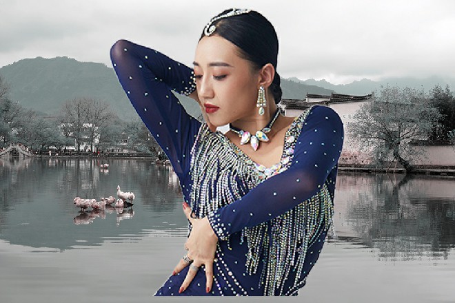 但是光与影,总是相生相伴,成不了光,当个影子也行啊,反正不影响他赚大钱。
