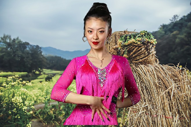 维拉挥拳,狠狠砸在了那个人的脸上。他终于拿出了,主角该有的狠厉果断。
