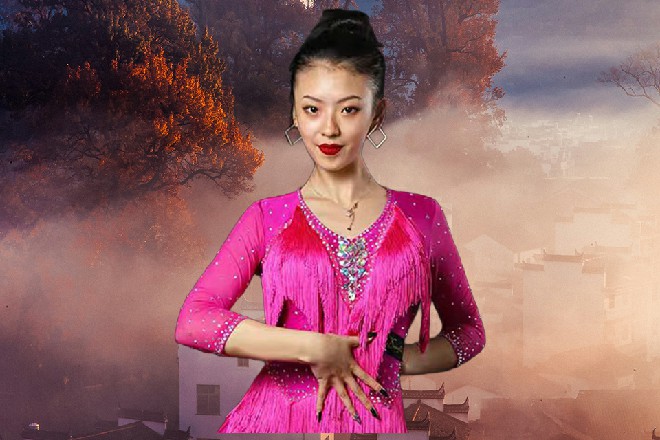 维拉环视,再在许青柠的带领下,走进了她平时来得比较多的一栋别墅之中。