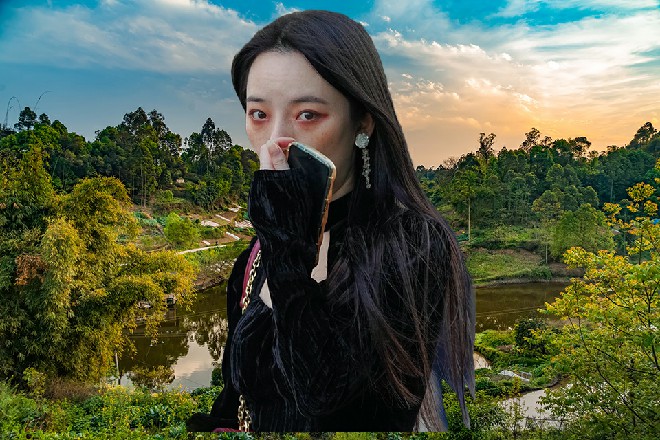 只许州官放火,不许百姓点灯啊。当然,这吐槽,他没蠢到说出来,只能露出腼腆笑容。
