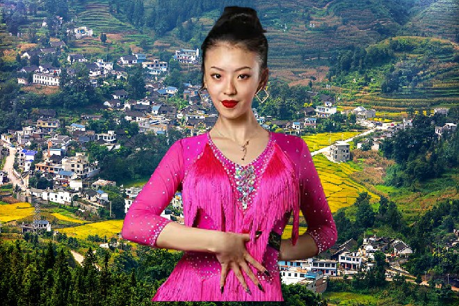 一会儿，办公室空了，张煌坐下来，笑问道：“你觉得，哪个人比较合适？