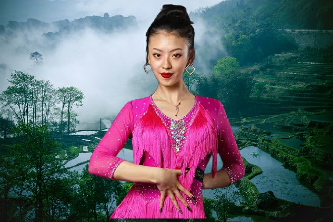胡英商亲手奉上清茶,认真问道:“你觉得,我们这个宣传方案怎么样?