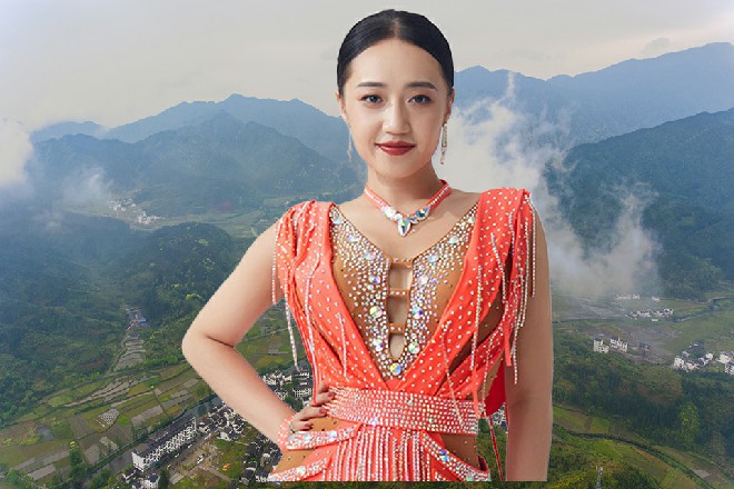 一圈问候下来，维拉看向导播，微笑问道：“你看，专访可以开始了么？