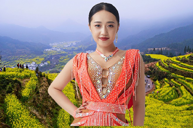 “好了,人多眼杂,少嘲讽两句。余念招手道:“走吧,停车场应该有人来接我们。