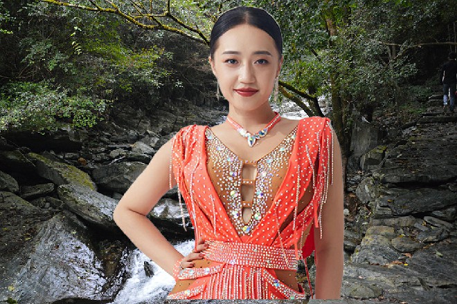 杨红又赞赏,“你这个决定,非常的靠谱。不能白帮山海捧人,让他们的算计落空。